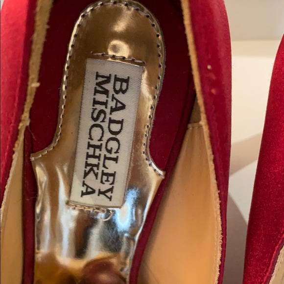 Red satin shoes - Picture 2 of 3